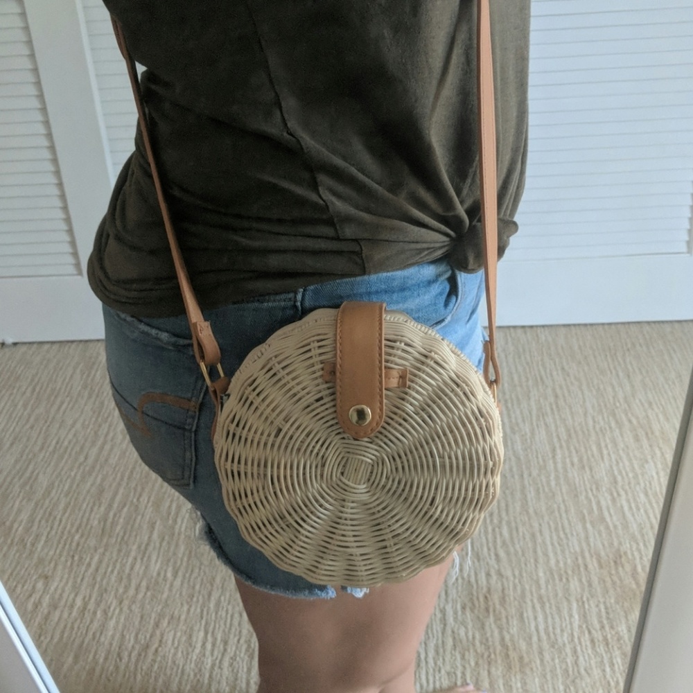 Round rattan straw crossbody - Picture 5 of 5